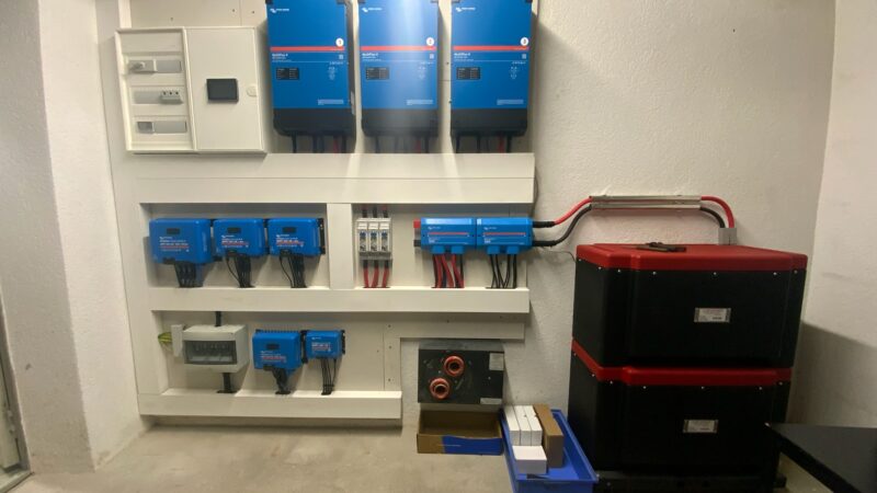 Batteriespeicher-System